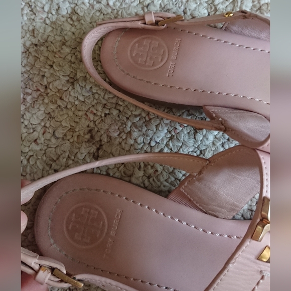 Tory Burch light Pink Everly T-Strap Flat Sandal with golden tone logo size 8.5 - Picture 8 of 12